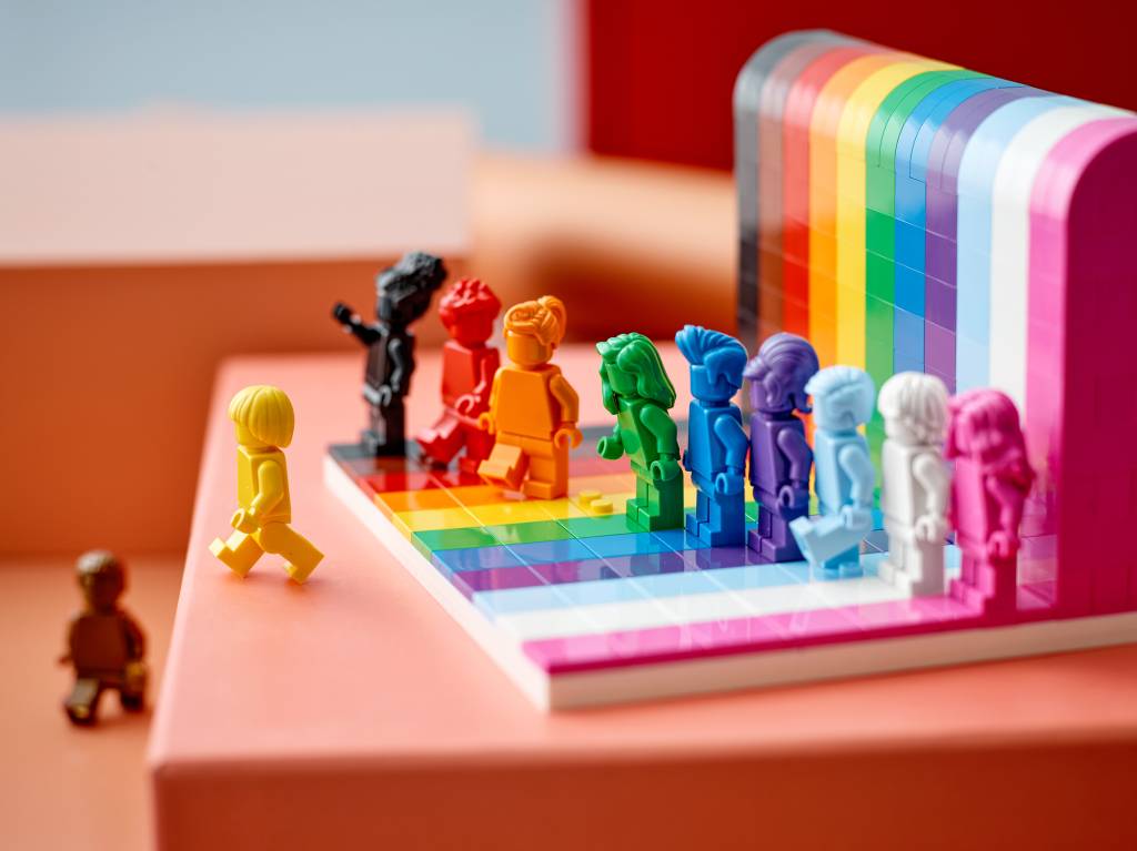 lego-lgbtq-casa.com-40516_Lifestyle_envr_3.3