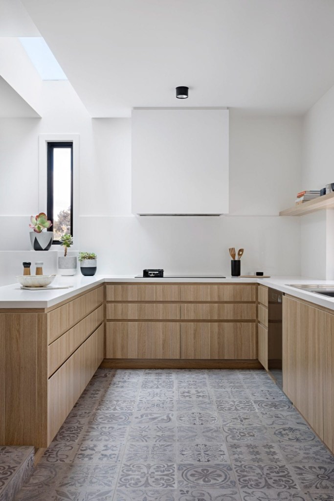 Cozinha em formato de u minimalista