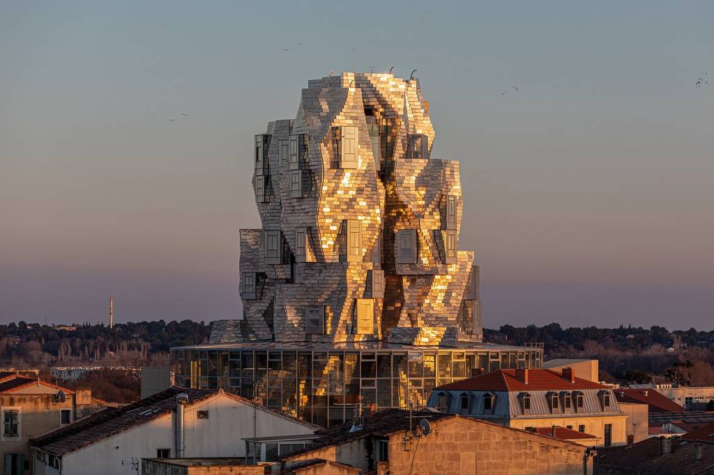 LUMA-é-um-museu-que-parece-vindo-do-futuro-dezeen 06 LUMA-é-um-museu-que-parece-vindo-do-futuro-dezeen 06