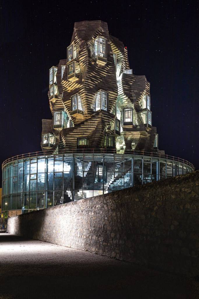 LUMA-é-um-museu-que-parece-vindo-do-futuro-dezeen 09 LUMA-é-um-museu-que-parece-vindo-do-futuro-dezeen 09