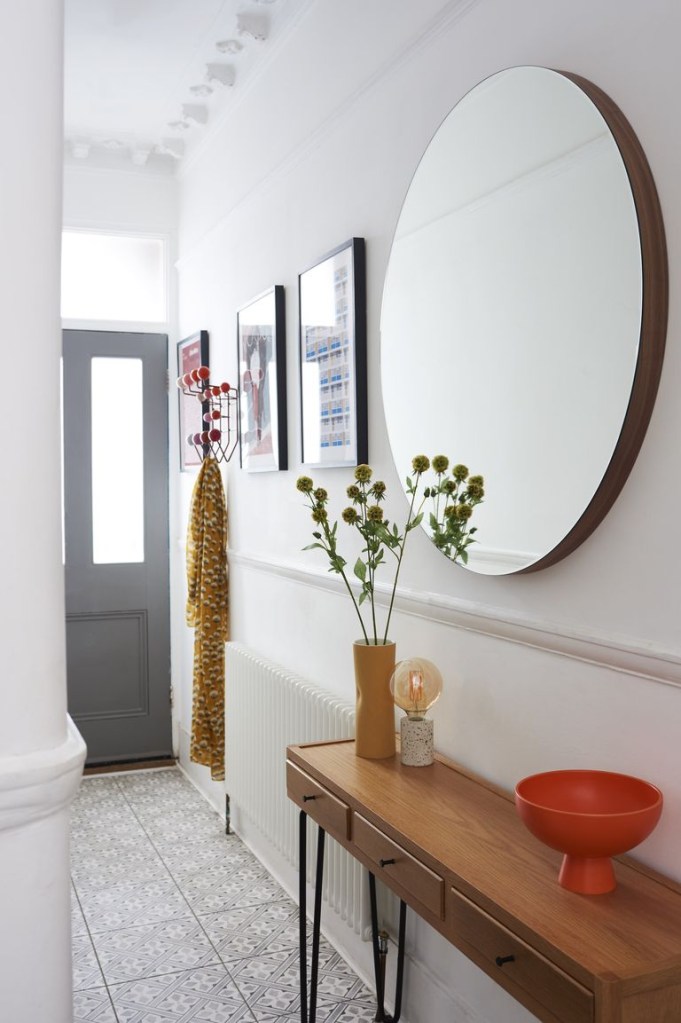 ideias-simples-decorar-hall-entrada-housebeautiful-01