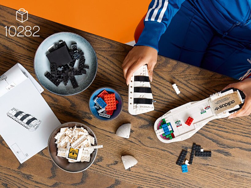 Adidas-cria-tênis-com-tijolos-LEGO-designboom 07