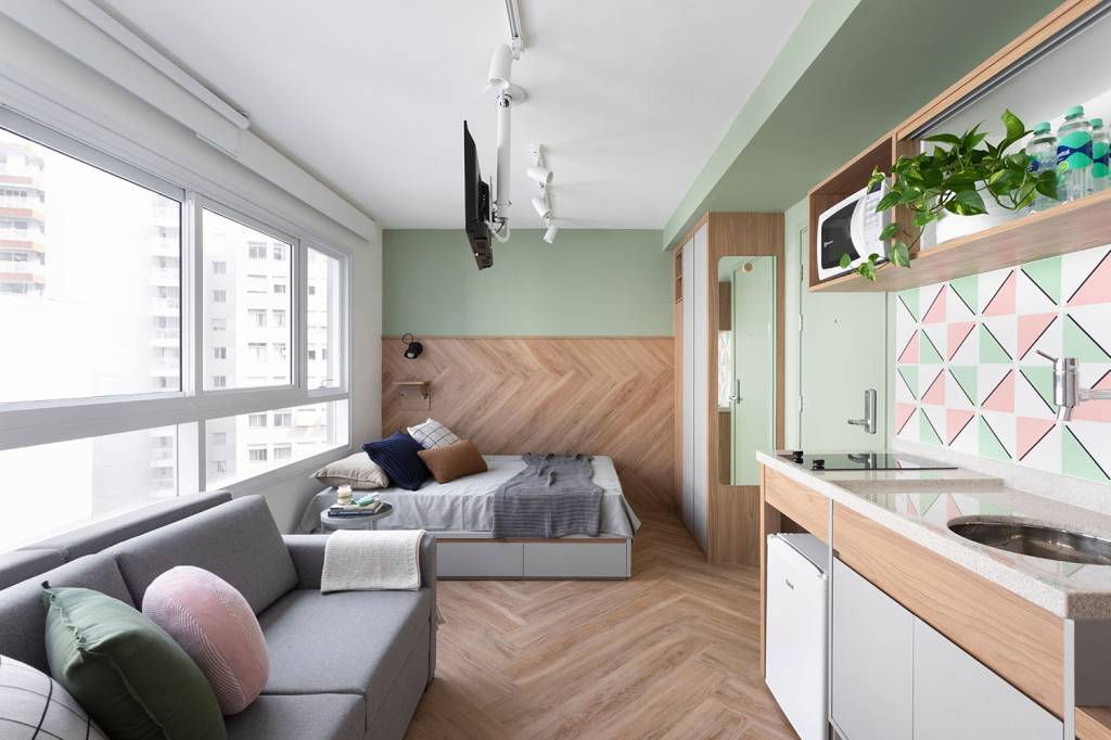Estúdio de 29 m² em tons pastel consegue acomodar até 4 pessoas