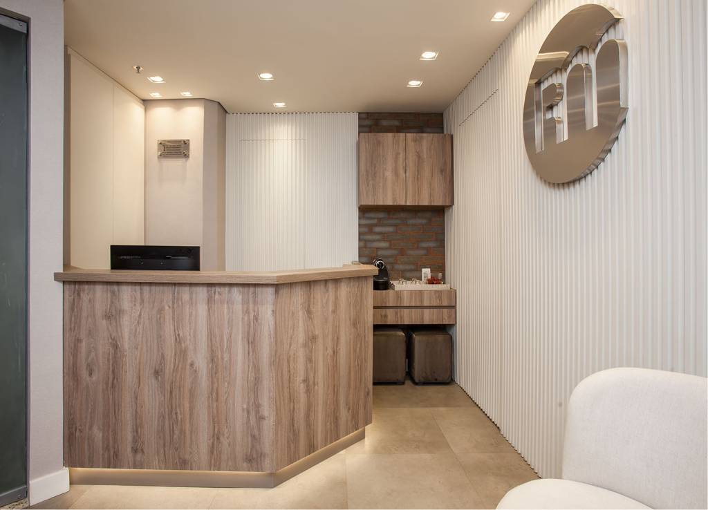 pufes-no-decor-casa.com-Clínica-de-dermatologia—Karina-Korn-´–foto-Eduardo-Pozella-(1)