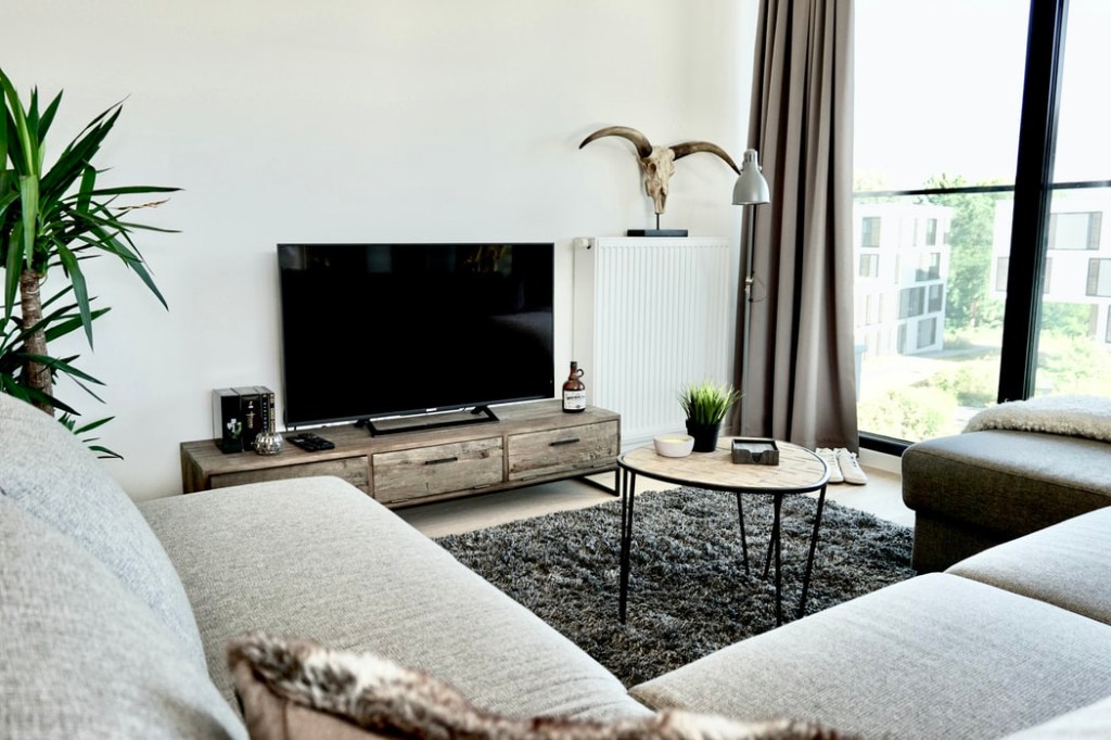 sofa-posicionamento-ideal-casa.com-16-unsplash-lynn-vdbr