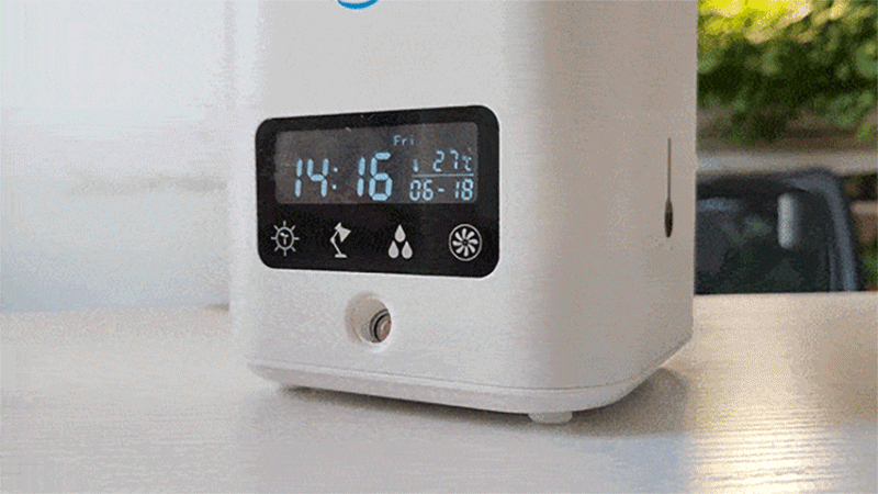 vaso-funciona-como-purificador-umidificador-relógio-auto-falante-e-abajur-designboom 02 vaso-funciona-como-purificador-umidificador-relógio-auto-falante-e-abajur-designboom 02