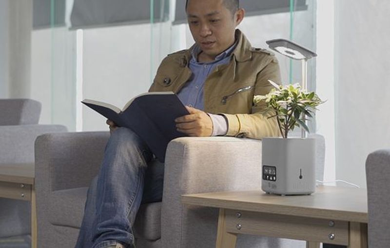 vaso-funciona-como-purificador-umidificador-relógio-auto-falante-e-abajur-designboom 07 vaso-funciona-como-purificador-umidificador-relógio-auto-falante-e-abajur-designboom 07