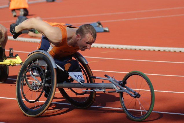 O atletismo é praticado por atletas com deficiência física, visual, física ou intelectual. São provas de arremessos, saltos e lançamentos, tanto para homens quanto para mulheres