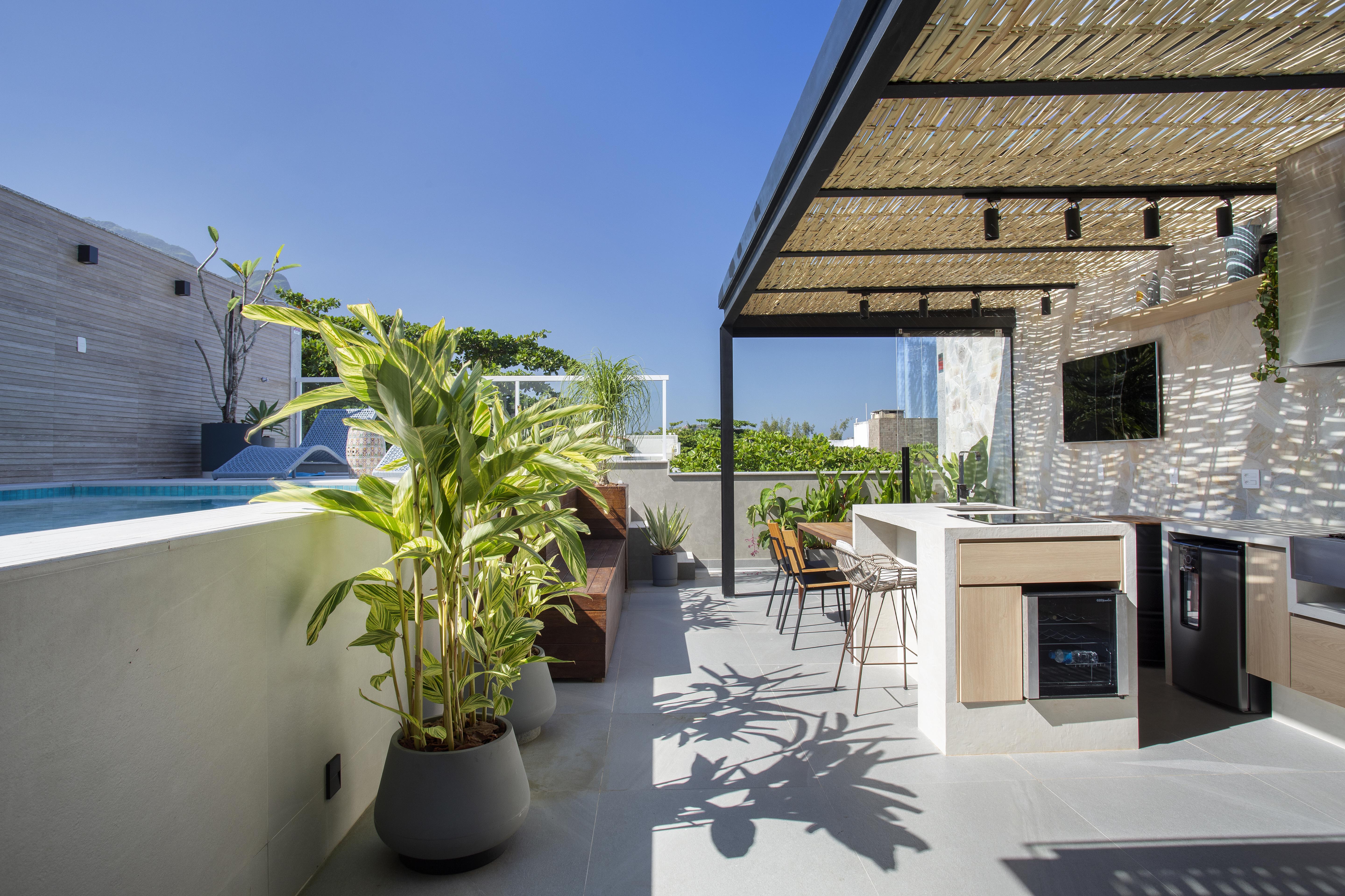 Cobertura duplex de 280 m² ganha estilo atemporal e contemporâneo
