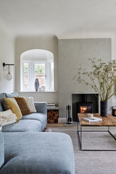 Casa dos anos 70 em Londres ganha décor leve e minimalista