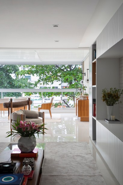 Cobertura duplex de 280 m² ganha estilo atemporal e contemporâneo