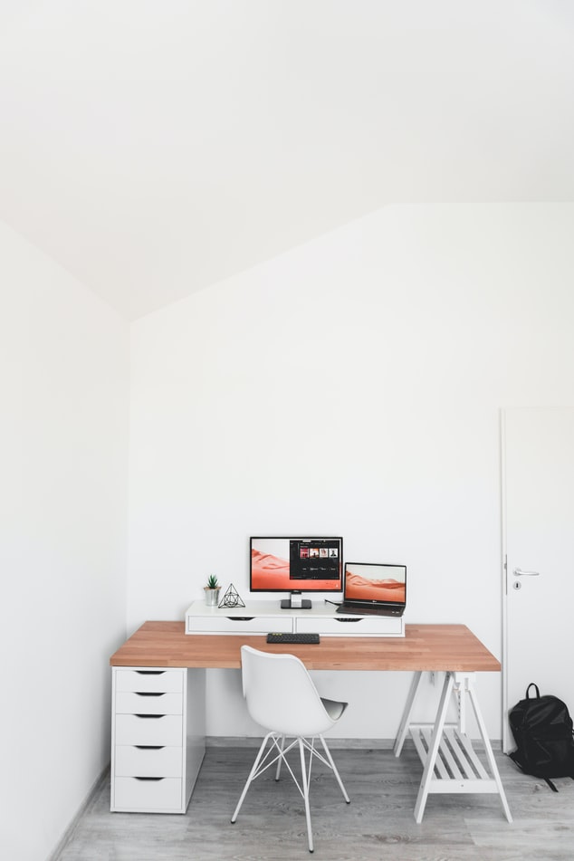 qual-a-altura-ideal-para-a-mesa-de-trabalho-casa.com-unsplash-3-Alexandru-acea