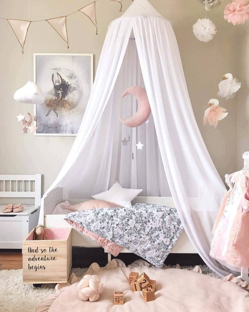 Quarto infantil com dossel