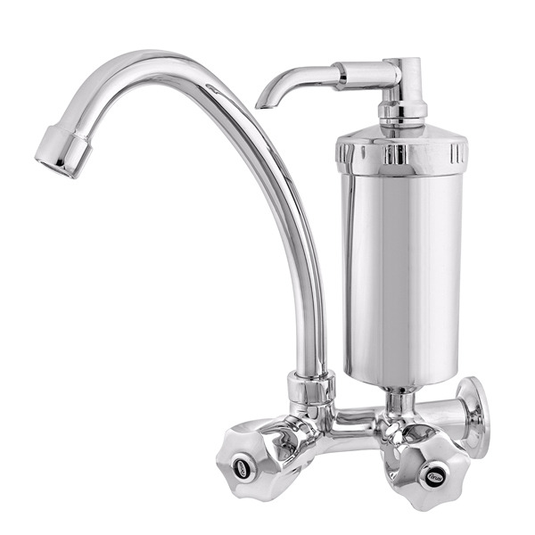 Para instalar na parede, o C-55 Gourmet, da Forusi, reúne torneira flexível e filtro. Tem 29,5 cm de altura. C&C, R$ 159,99.