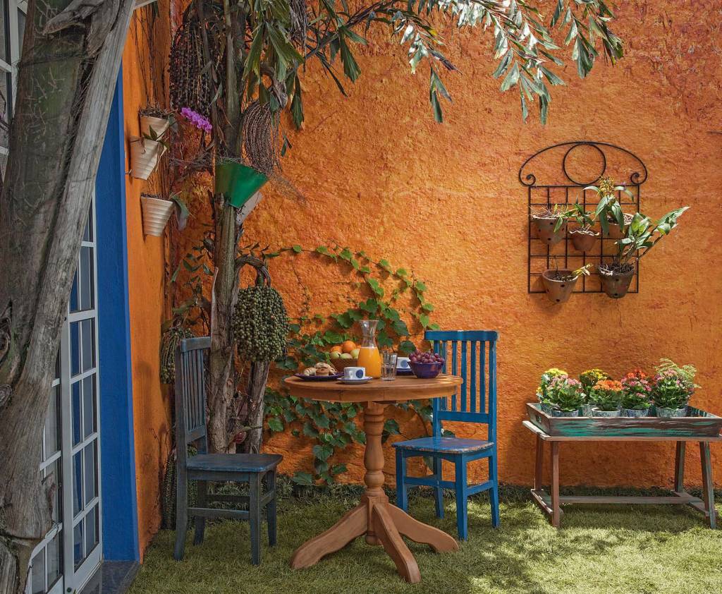 jardim-se-espalha-pelo-quintal-e-corredor02