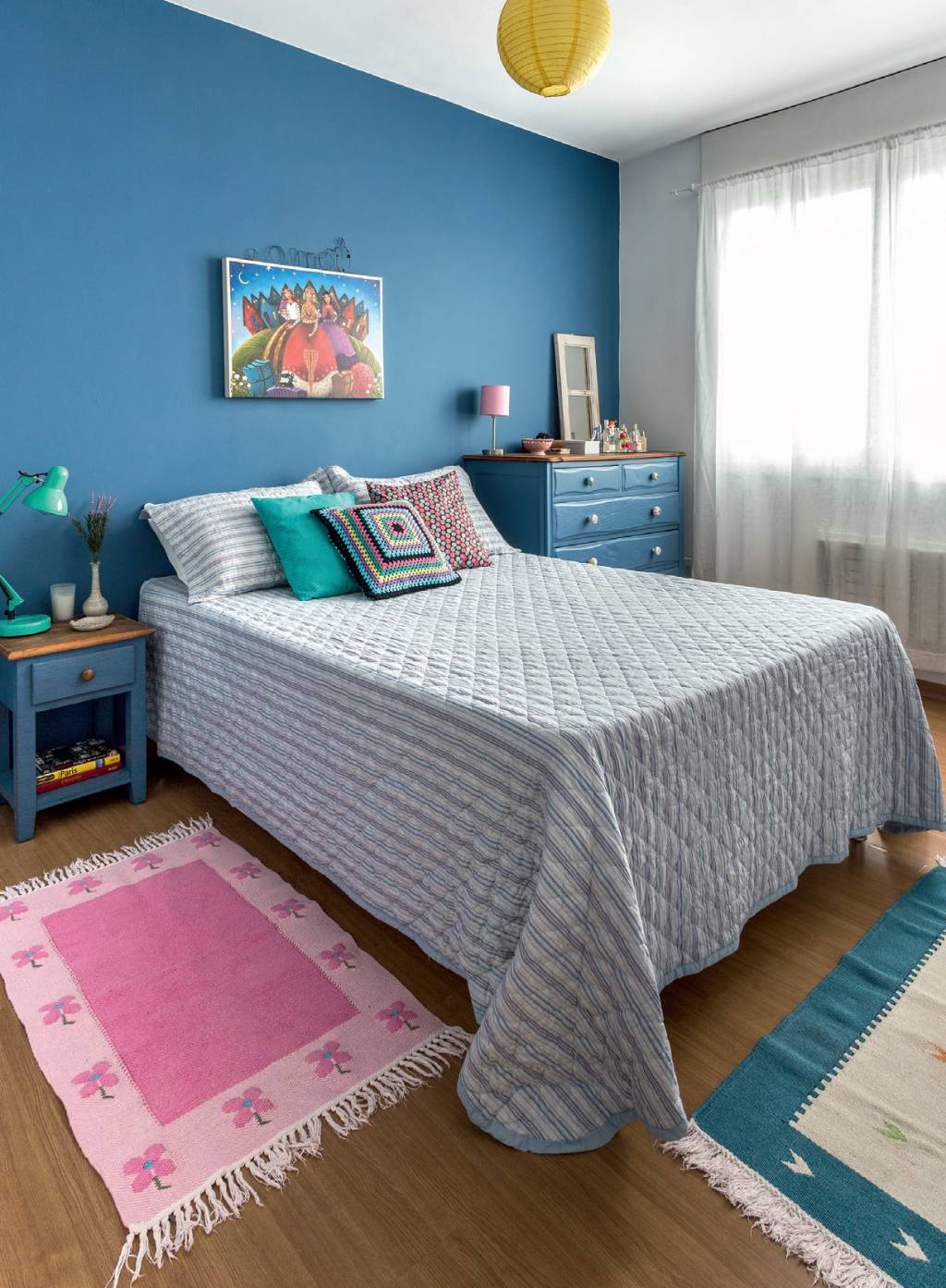 03-quarto-com-paredes-e-moveis-azul