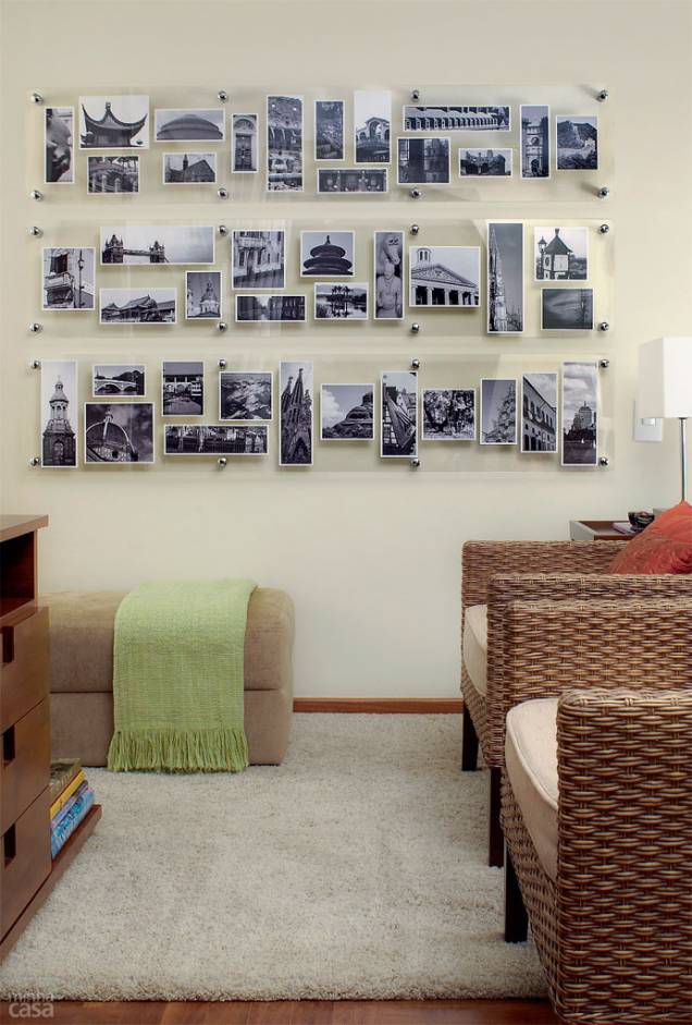 Das fotos de viagens, a arquiteta Márcia Lucas destacou os ângulos mais interessantes e montou um painel na sala de estar – as imagens originais foram escaneadas e impressas em papel fotográfico de tamanhos variados. Depois, foi só encontrar a disposição harmônica das fotografias e apoiar cada grupo em um sanduíche de placas acrílicas de 3 mm de espessura (CR Acrílicos), presas com parafusos nas paredes. O painel inferior fica a 80 cm do chão e os outros dois, de mesma medida (1,85 m x 35 cm), respeitam uma distância de 5 cm entre si. Das fotos de viagens, a arquiteta Márcia Lucas destacou os ângulos mais interessantes e montou um painel na sala de estar – as imagens originais foram escaneadas e impressas em papel fotográfico de tamanhos variados. Depois, foi só encontrar a disposição harmônica das fotografias e apoiar cada grupo em um sanduíche de placas acrílicas de 3 mm de espessura (CR Acrílicos), presas com parafusos nas paredes. O painel inferior fica a 80 cm do chão e os outros dois, de mesma medida (1,85 m x 35 cm), respeitam uma distância de 5 cm entre si.