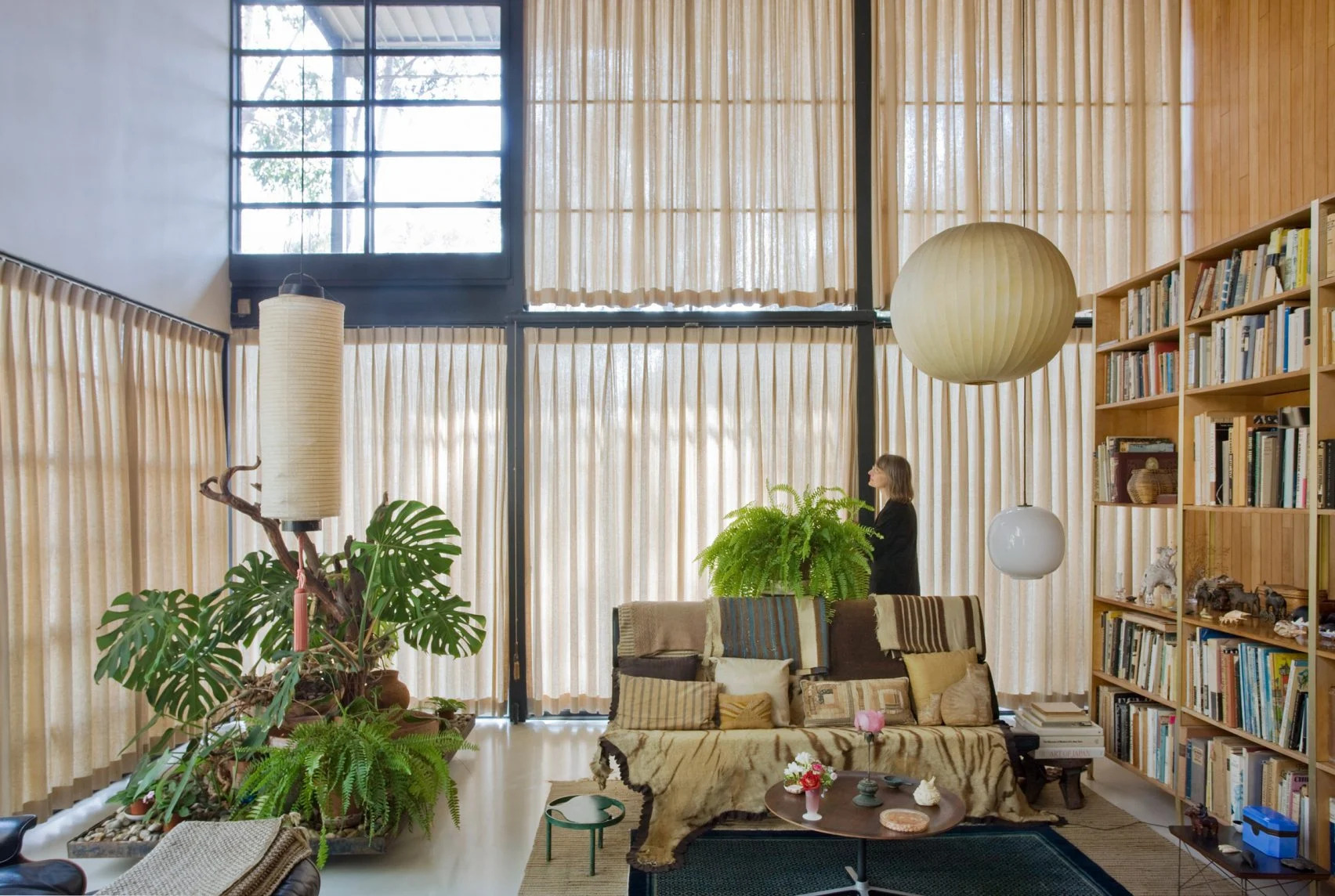 10 interiores com decoração moderna do meio do século