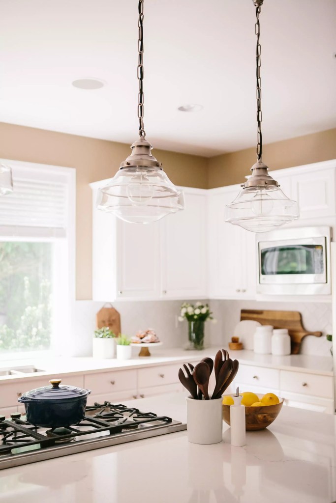 15-inspiracoes-para-decorar-o-balcao-da-cozinha-casacombr-thespruce-10