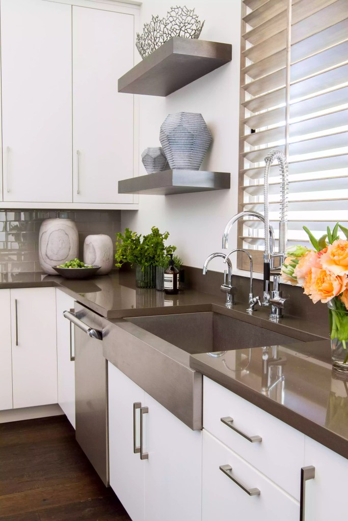 15-inspiracoes-para-decorar-o-balcao-da-cozinha-casacombr-thespruce-11
