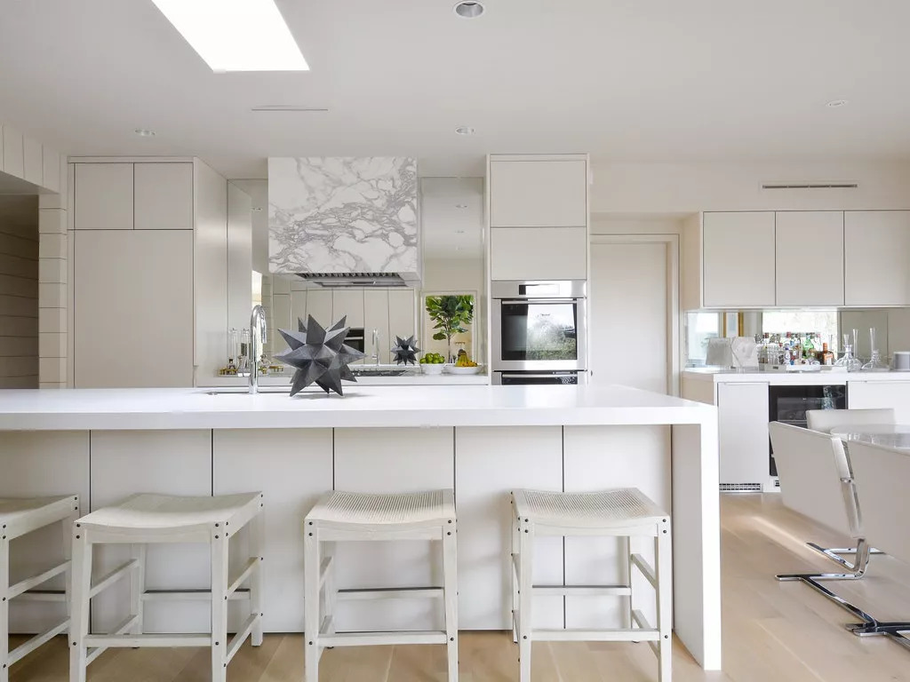 15-inspiracoes-para-decorar-o-balcao-da-cozinha-casacombr-thespruce-2