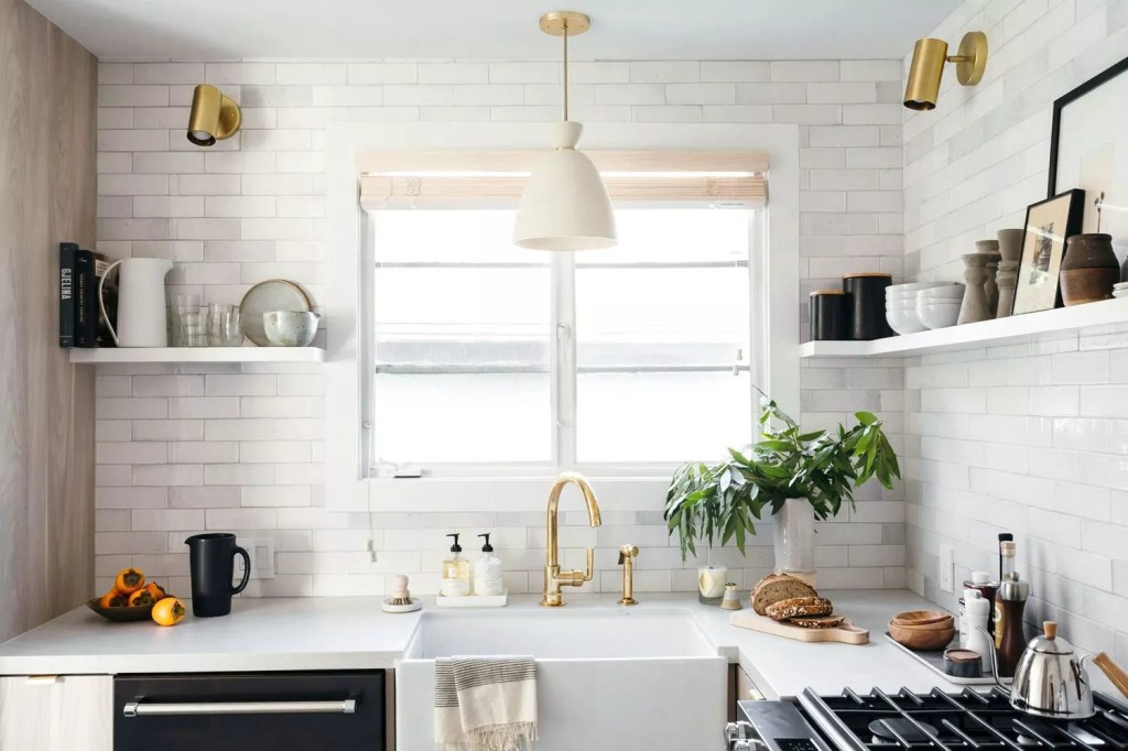 15-inspiracoes-para-decorar-o-balcao-da-cozinha-casacombr-thespruce-7