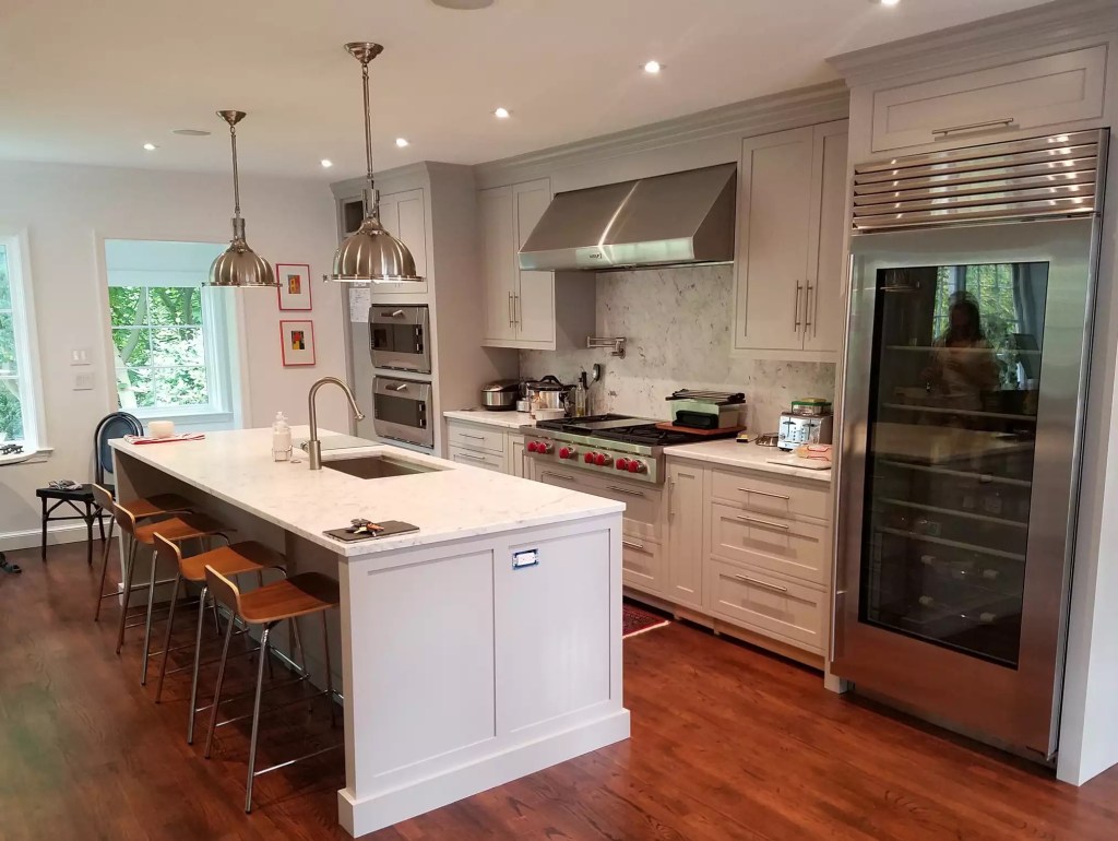 15-inspiracoes-para-decorar-o-balcao-da-cozinha-casacombr-thespruce-9
