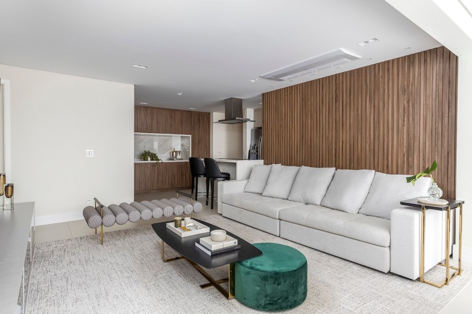 Apê de 100 m² recebe projeto clean, moderno e minimalista
