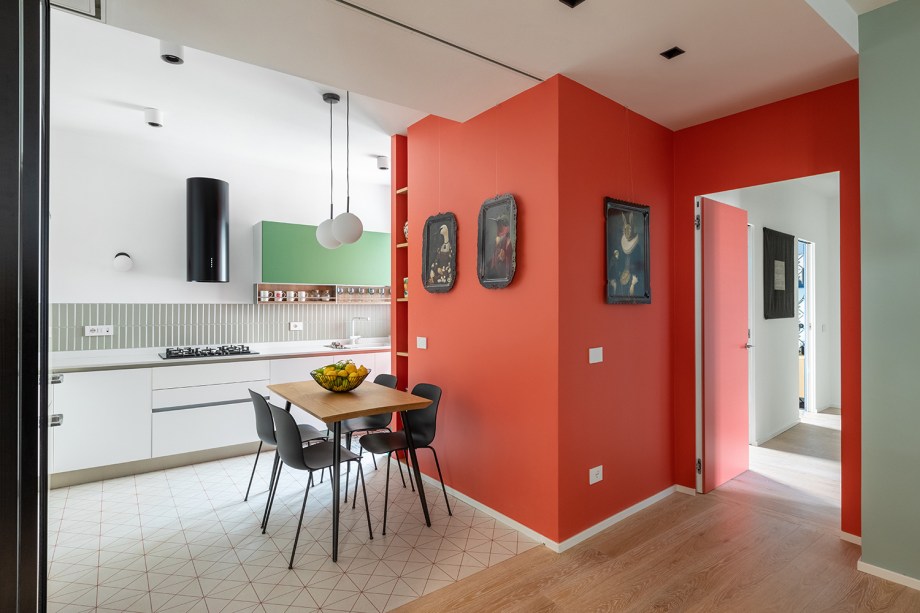 Cores, “jardim secreto” e mix de estilos definem casa de 100m² em Roma