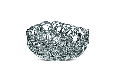 Emaranhado: Dos irmãos Campana para a Alessi, a fruteira Nuvem (9 x 24 cm) é feita de aramado de alumínio anodizado. Por US $ 75 no site da marca. Emaranhado: Dos irmãos Campana para a Alessi, a fruteira Nuvem (9 x 24 cm) é feita de aramado de alumínio anodizado. Por US $ 75 no site da marca.