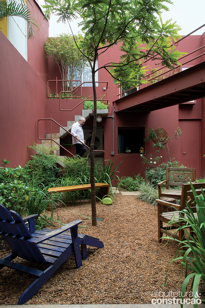 Projeto híbrido em São Paulo com jardim
