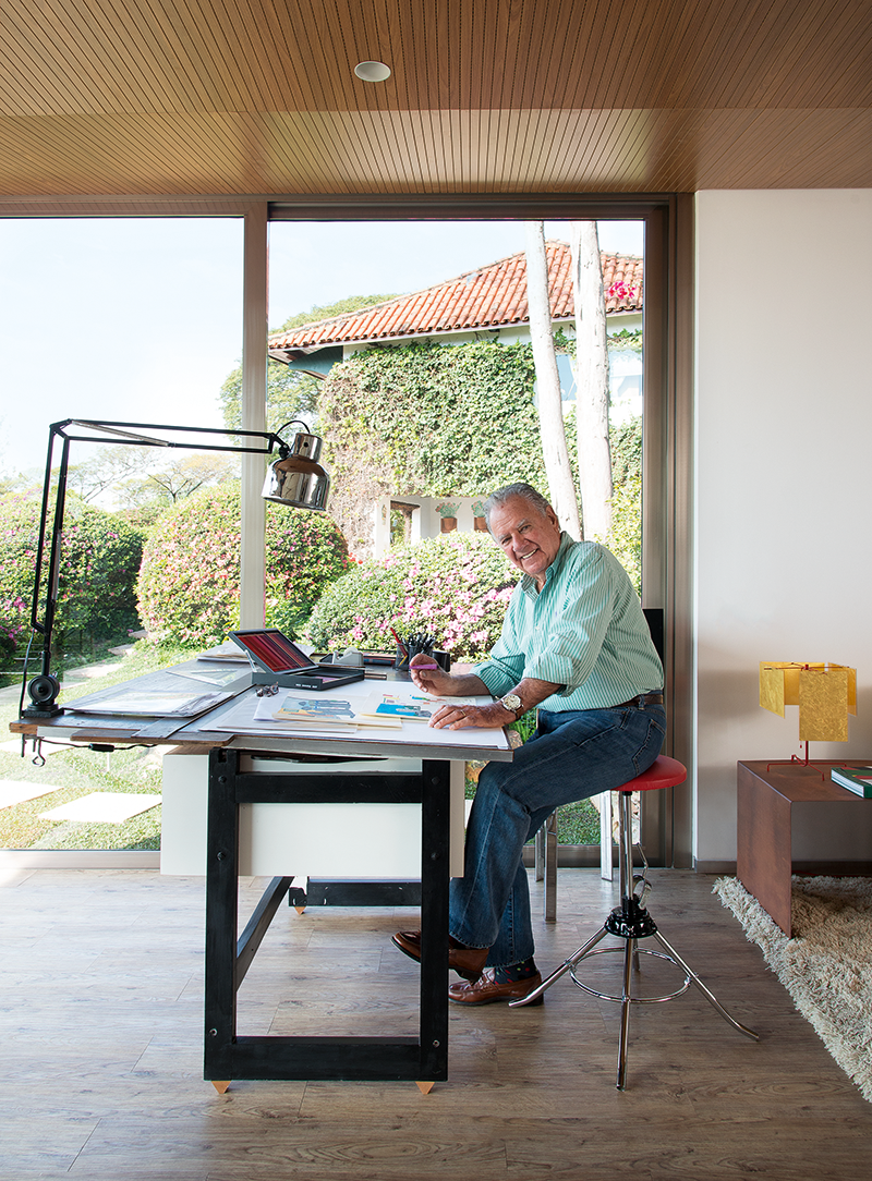 Anexo é mix de escritório, espaço de leitura e lazer