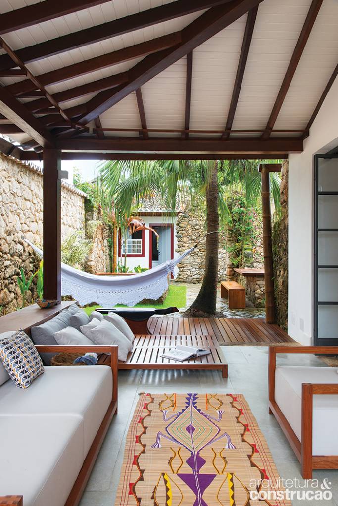 Casa em Paraty arq Renato Tavolaro Reforma de casa colonial em Paraty une modernidade e tradição no centro histórico