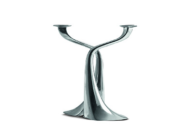 Gótico revisitado: O candelabro Turner (12 x 20 x 32 cm), de Xavier Lust para a Driade, relê o clássico castiçal com versatilidade: várias peças podem ser combinadas. Por € 119 na Ambiente Direct. Gótico revisitado: O candelabro Turner (12 x 20 x 32 cm), de Xavier Lust para a Driade, relê o clássico castiçal com versatilidade: várias peças podem ser combinadas. Por € 119 na Ambiente Direct.