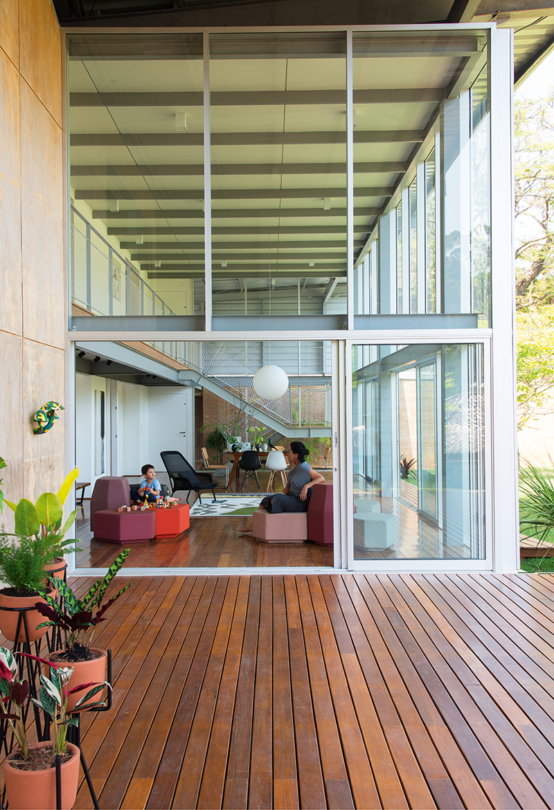 Residência paulista é inspirada na casa de Ray e Charles Eames