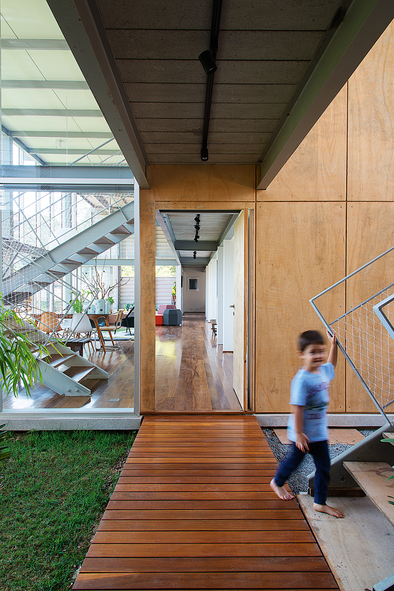 Residência paulista é inspirada na casa de Ray e Charles Eames