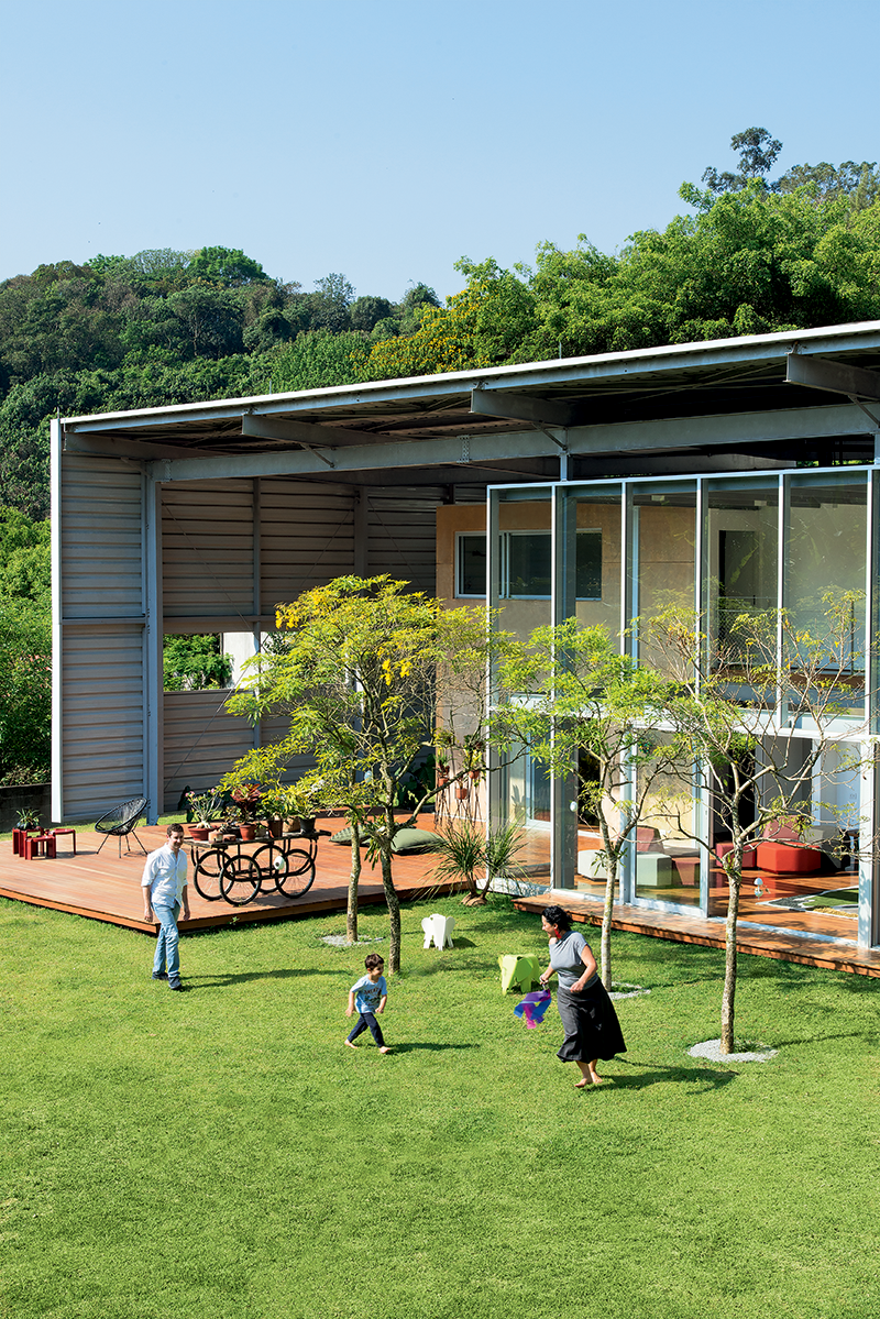 Residência paulista é inspirada na casa de Ray e Charles Eames