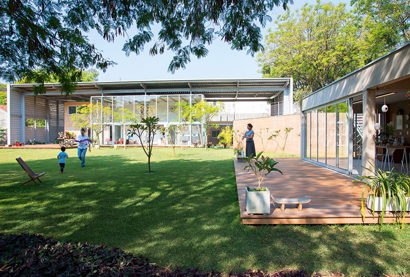 Residência paulista é inspirada na casa de Ray e Charles Eames