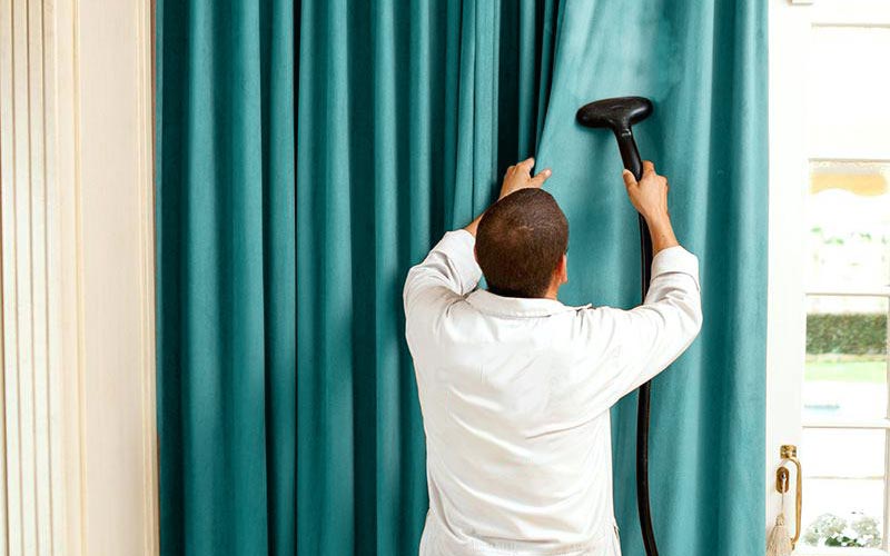 Cuidados com as cortinas: confira como limpá-las corretamente!