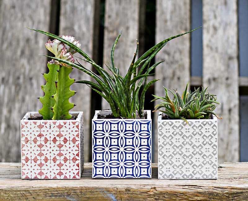 Faça um vaso de azulejos para suas plantinhas