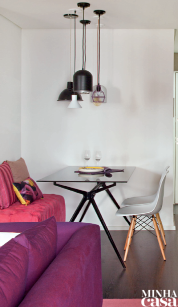 Moderna, estilosa, vibrante – e com muitas pitadas de doçura –, a decoração deste apê paulistano de 68 m² reflete a personalidade da moradora