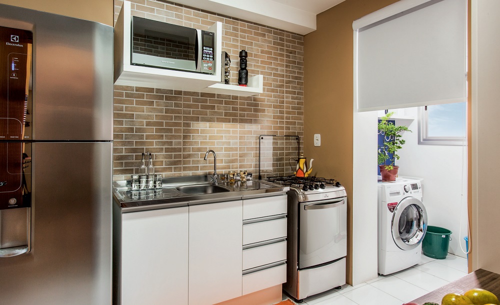 Apartamento de 63 m² com decoração neutra e aconchegante cozinha