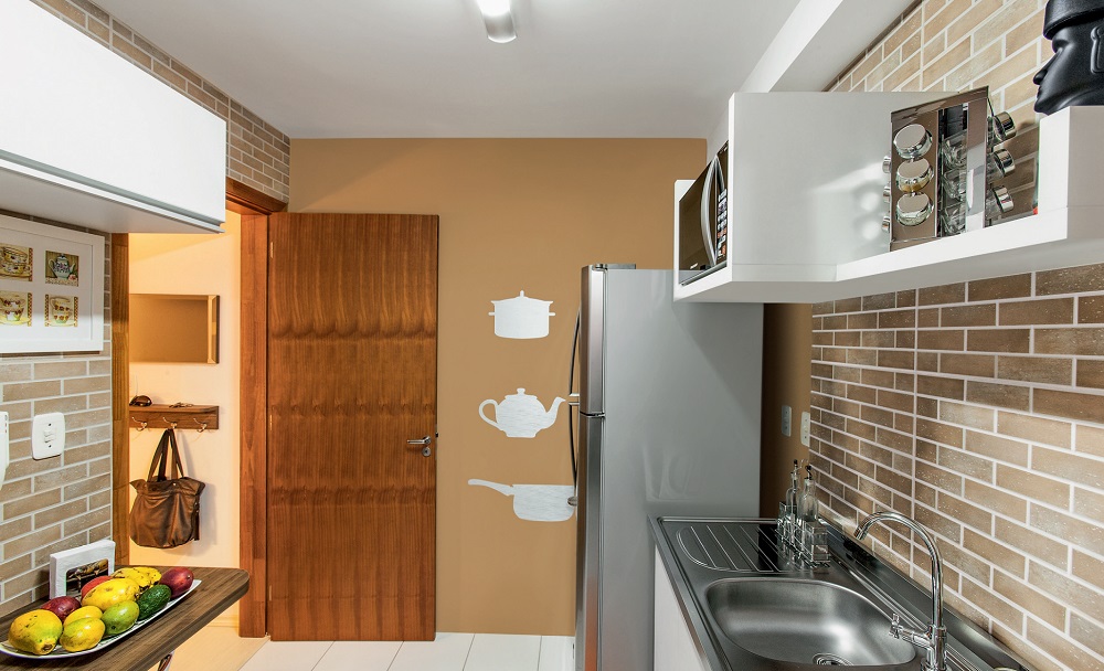 Apartamento de 63 m² com decoração neutra e aconchegante cozinha1