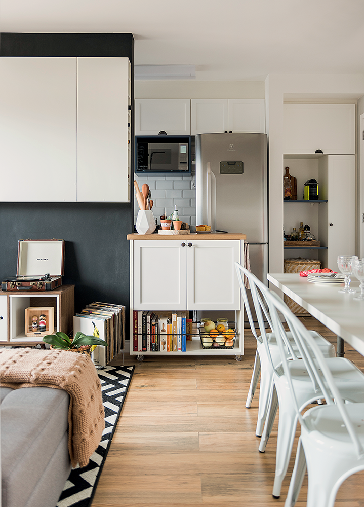 apartamento-pequeno-tem-decoração-aconchegante-e-funcional-sala-integrada