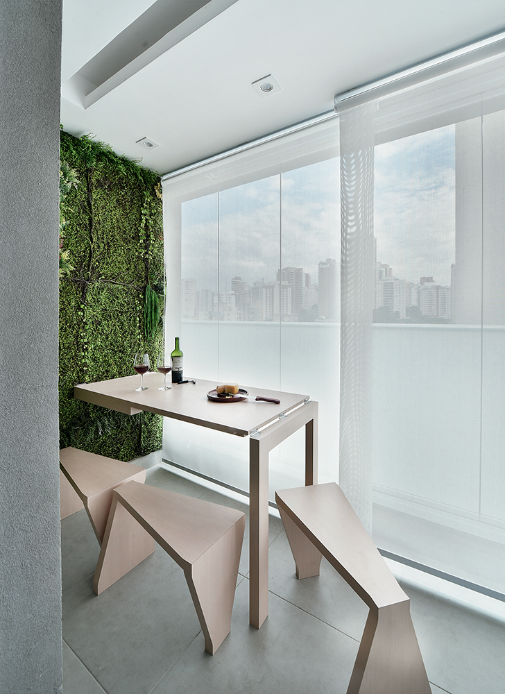 Apê-de-25-m2-truques-de-marcenaria-faz-render-o-espaço-varanda