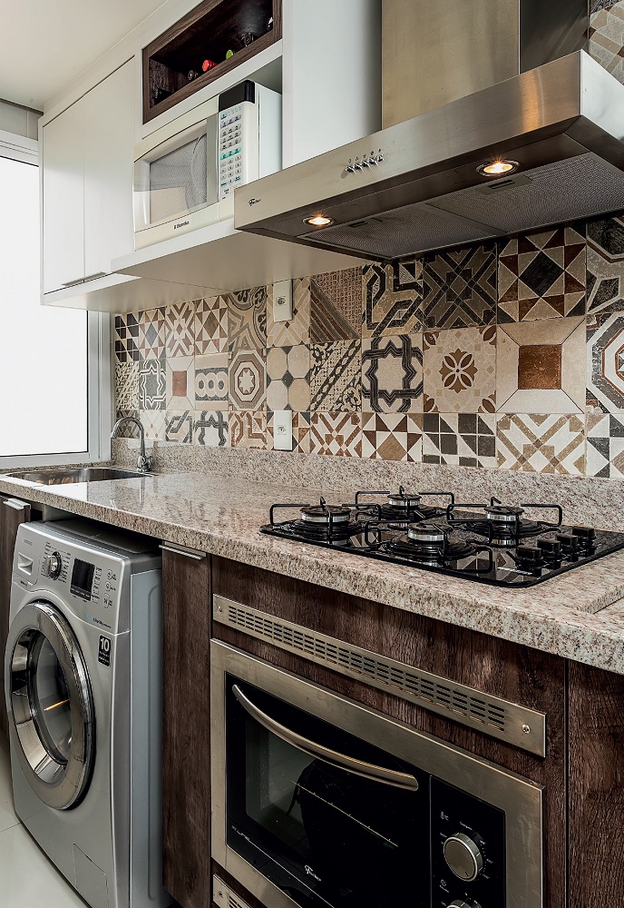 Apê de 66 m² compacto, charmoso e vestido para arrasar cozinha lavanderia