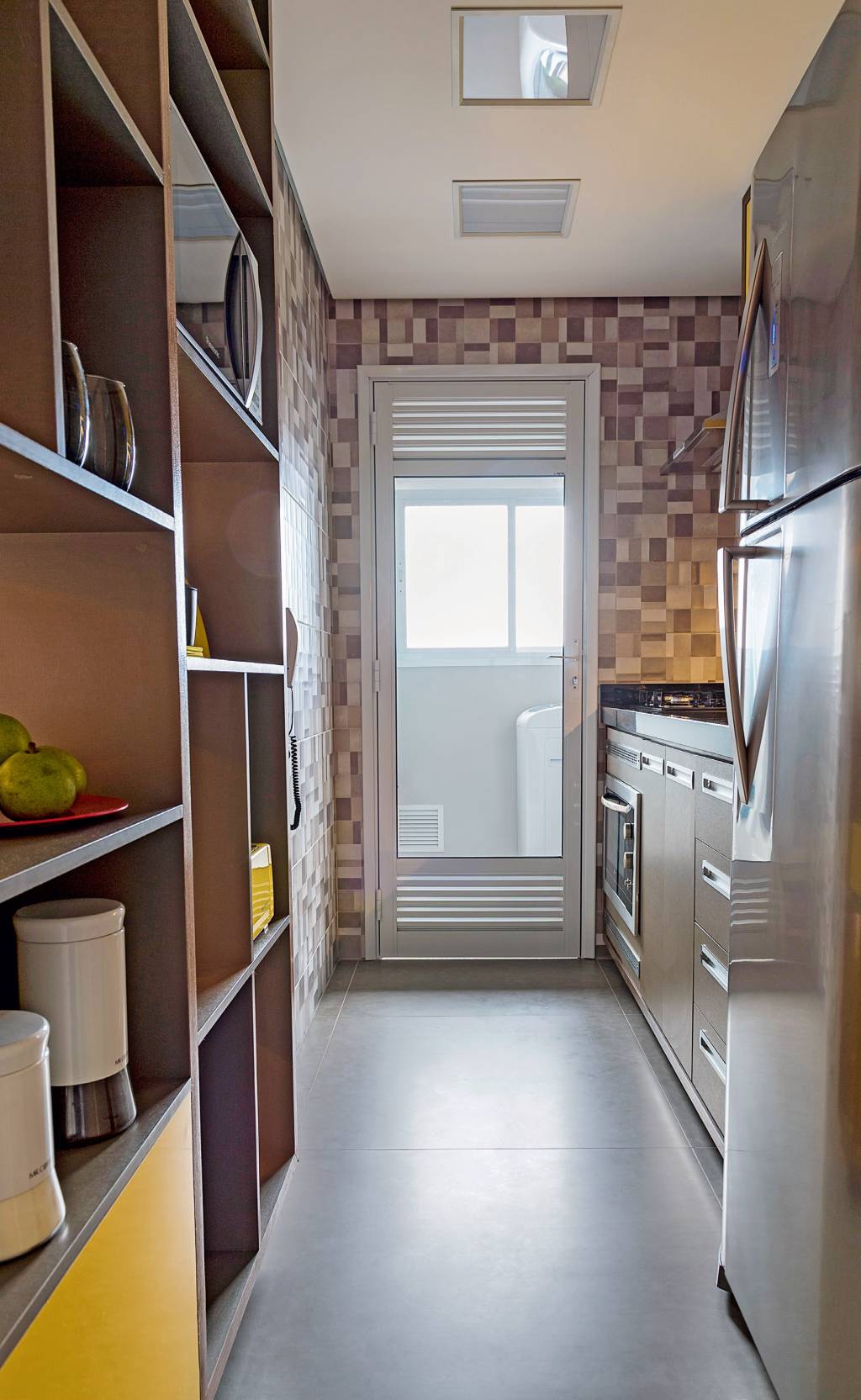 ape-de-48-m-com-pitadas-de-amarelo-na-decoracao-cozinha