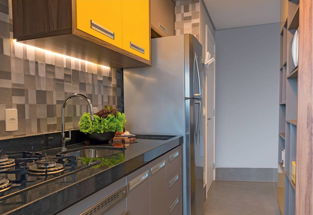 ape-de-48-m-com-pitadas-de-amarelo-na-decoracao-cozinha-fogao