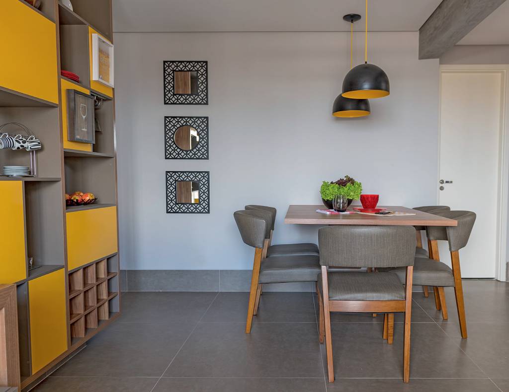 ape-de-48-m-com-pitadas-de-amarelo-na-decoracao-jantar