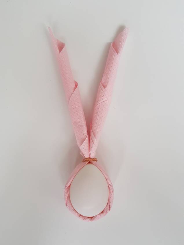 5- Prendá-o com o elástico de borracha. 5- Prendá-o com o elástico de borracha.